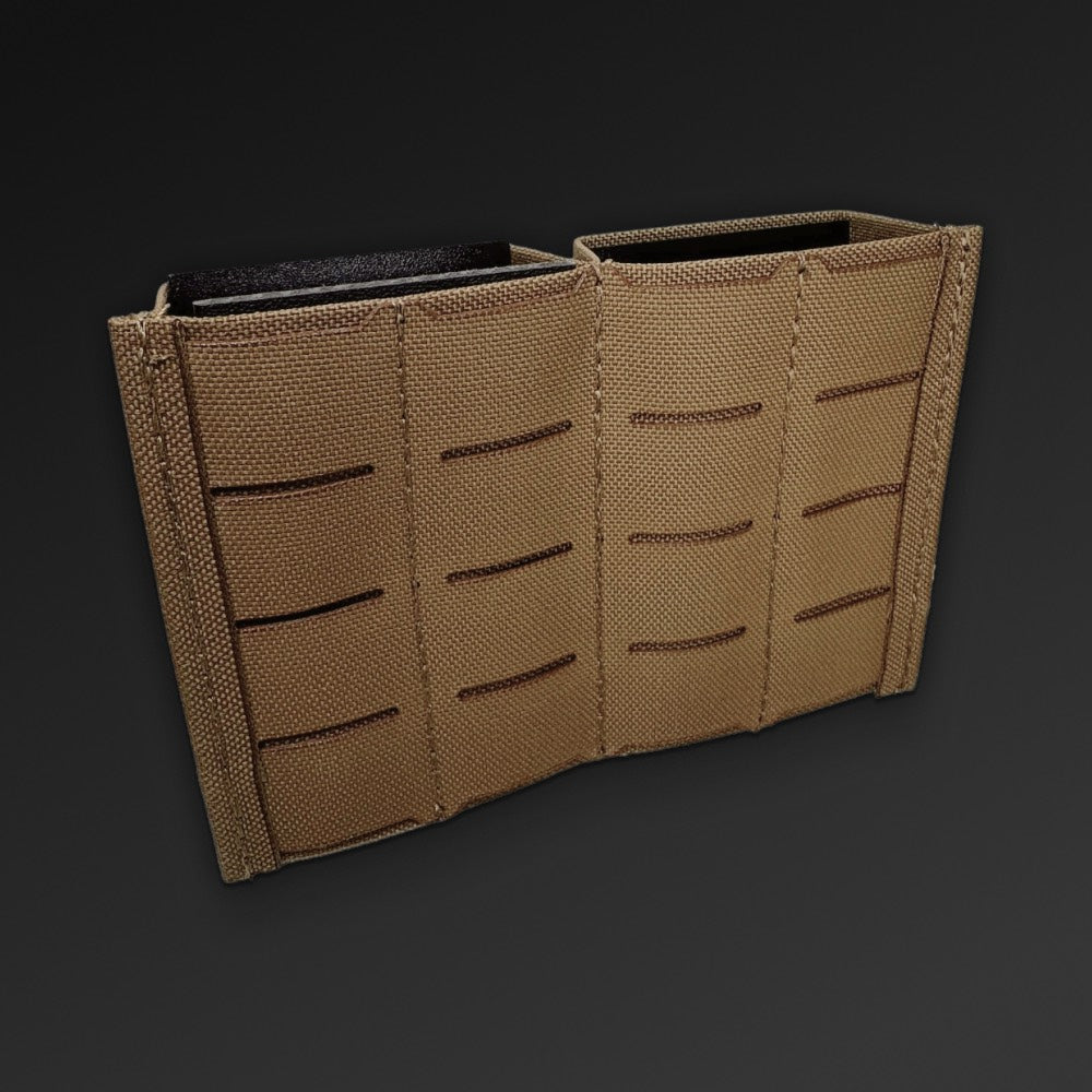 Dobbel magasinlomme fra Esstac til 5.56 magasiner, coyote brun, bakside