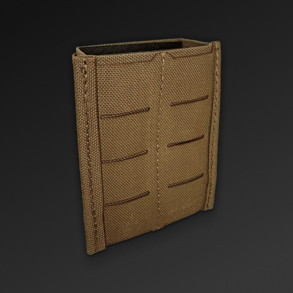 Enkel magasinlomme fra Esstac til 5.56 magasiner, coyote brun, bakside